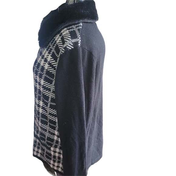 Claire France Black and White Sweater with Removable Faux Fur Collar 1X - Picture 4 of 6